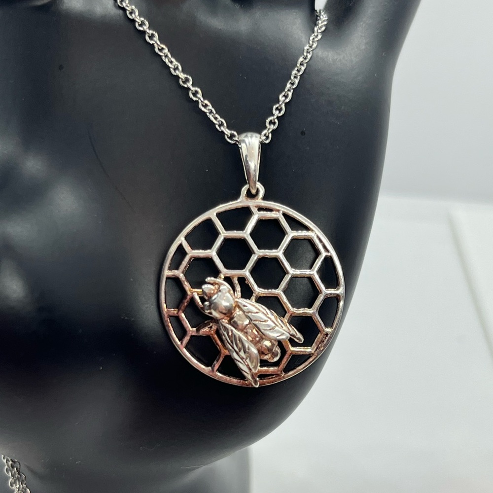Sterling silver bumble bee on honeycomb pendant on s steel chain necklace - Picture 5 of 10